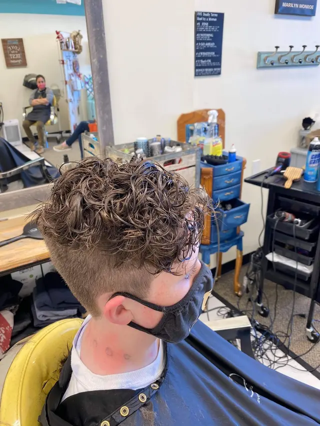 Curl Up N Dye — photo from the business 7