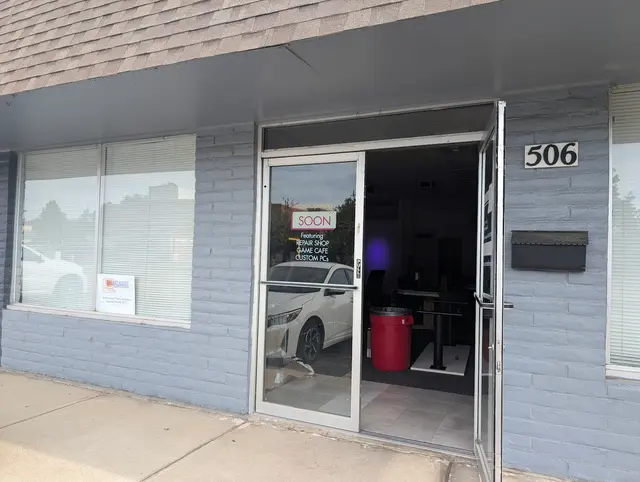 Bizarre Electronics Repair 📱🔧 — photo from the business 7