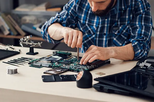 uBreakiFix - Phone and Computer Repair — photo from the business 2