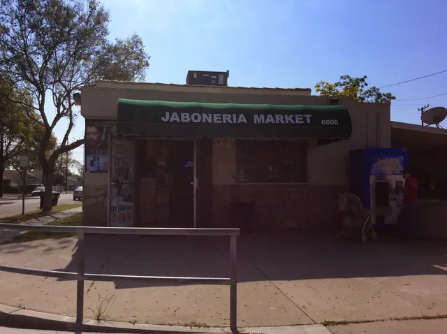 Jr's Neighborhood Market — photo from the business 2