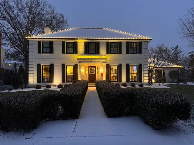Santa's Elves Holiday Lighting & Decor, LLC — customer photo 6