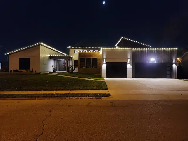 Santa's Elves Holiday Lighting & Decor, LLC — customer photo 4