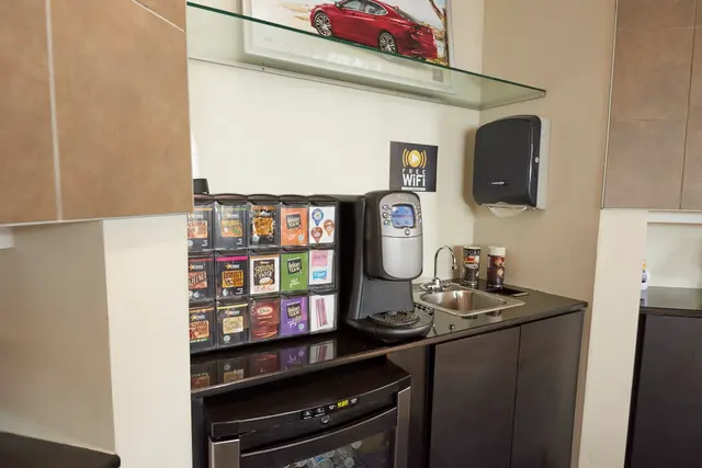 AutoNation Acura Gulf Freeway Service Center — photo from the business 10