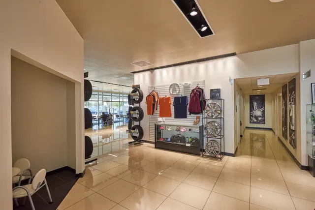 AutoNation Acura Gulf Freeway Service Center — photo from the business 7