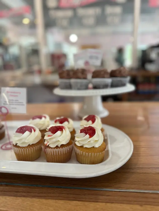 C.Cups Cupcakery — customer photo 3