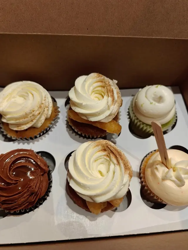 Customer photo of work by C.Cups Cupcakery, from R's review