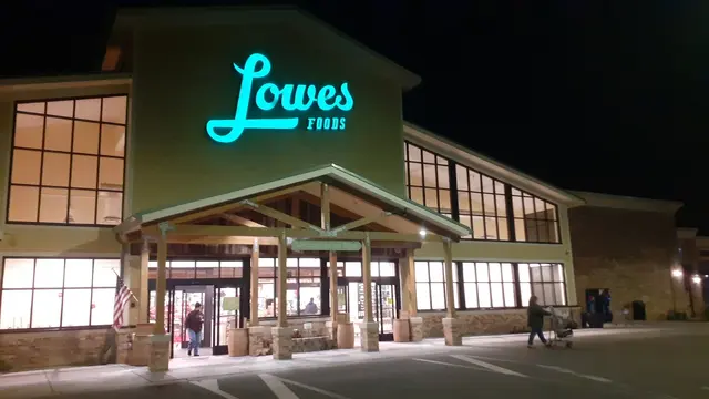 261 - Lowes Foods Southern Pines — customer photo 1