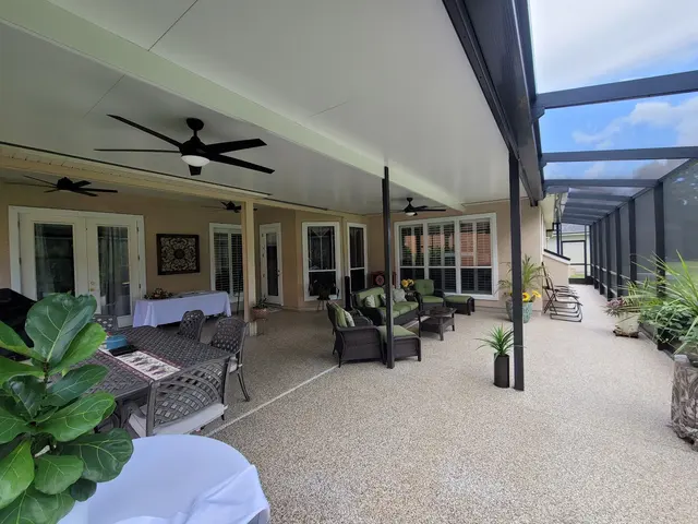 Screen Enclosures by Colonial Construction — photo from the business 12