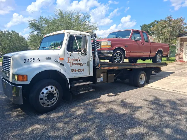 Junior's Towing LLC — customer photo 1