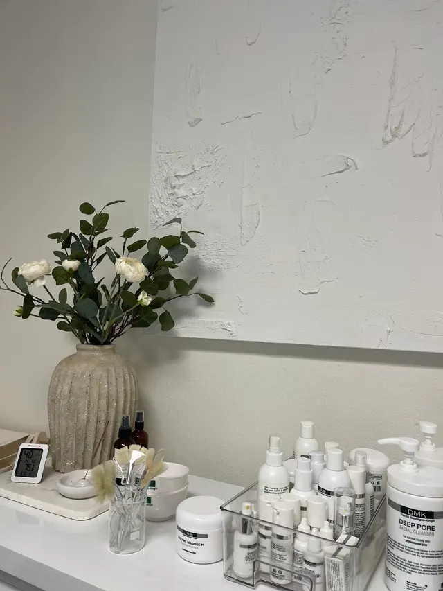Evolution Skyn Aesthetics - Dermaplaning + Acne Expert + DMK Facialist — photo from the business 10