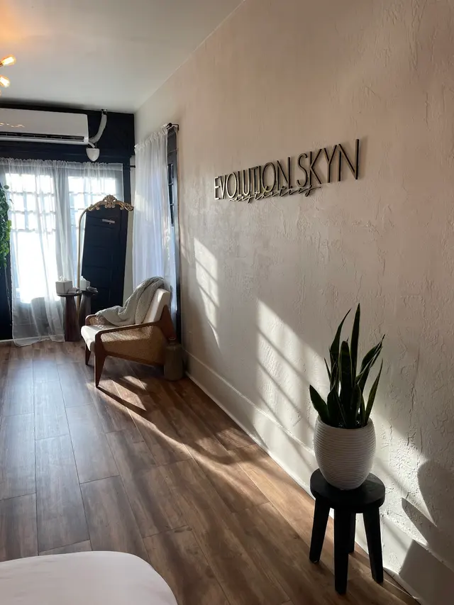 Evolution Skyn Aesthetics - Dermaplaning + Acne Expert + DMK Facialist — photo from the business 3