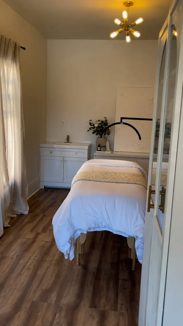 Evolution Skyn Aesthetics - Dermaplaning + Acne Expert + DMK Facialist — photo from the business 5