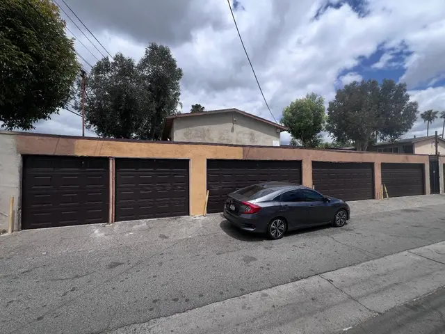 Rollit Garage Doors — photo from the business 3