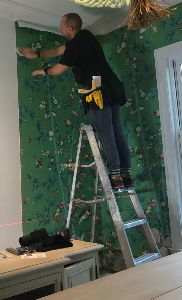 Wallpaper installation New York — photo from the business 1