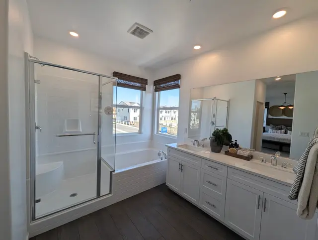 Real Estate Eastvale — photo from the business 10