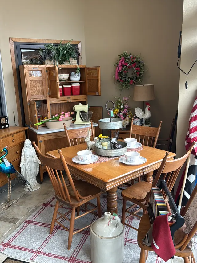 Interior Motives Resale & Consign, LLC — photo from the business 11