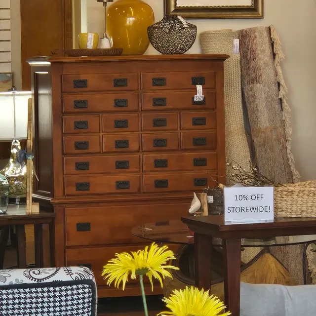 Interior Motives Resale & Consign, LLC — customer photo 3