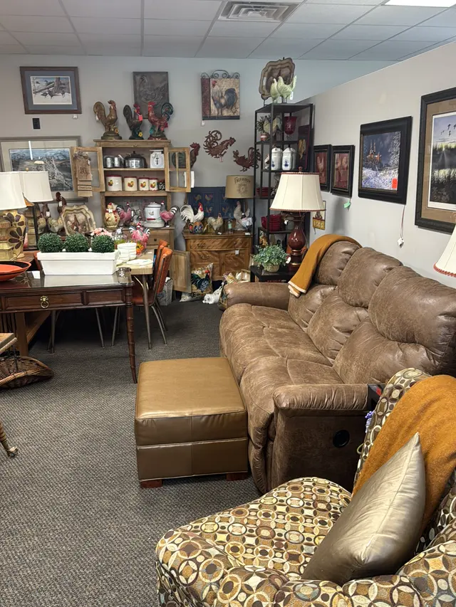 Interior Motives Resale & Consign, LLC — photo from the business 5