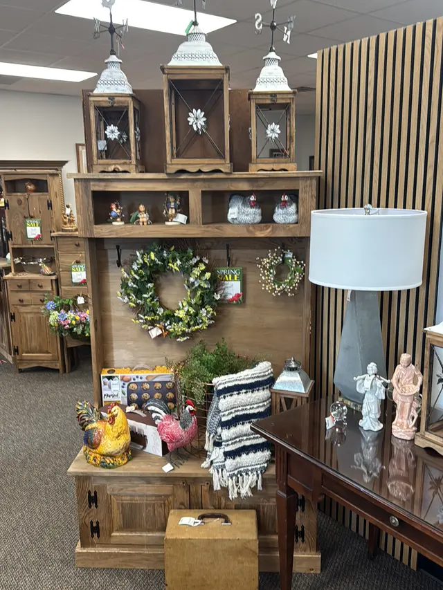 Interior Motives Resale & Consign, LLC — photo from the business 7