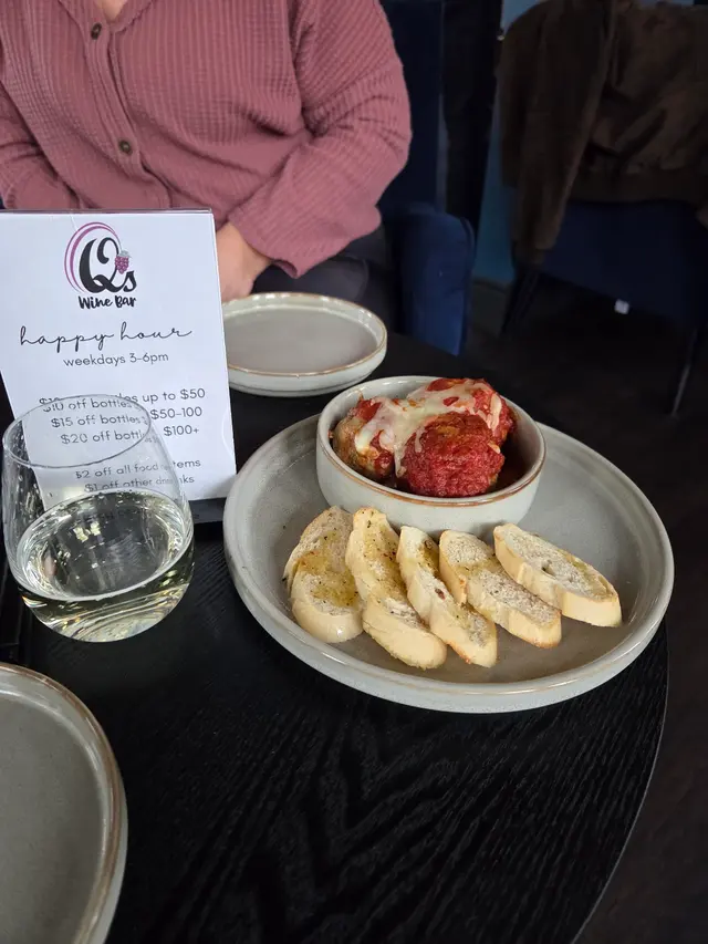 Q's Wine Bar — customer photo 10
