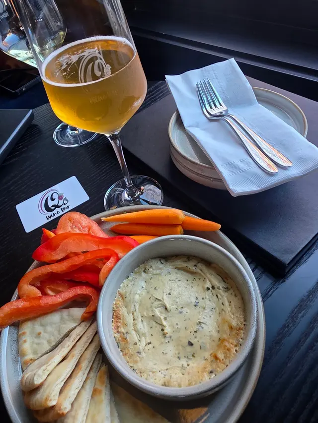 Q's Wine Bar — customer photo 3