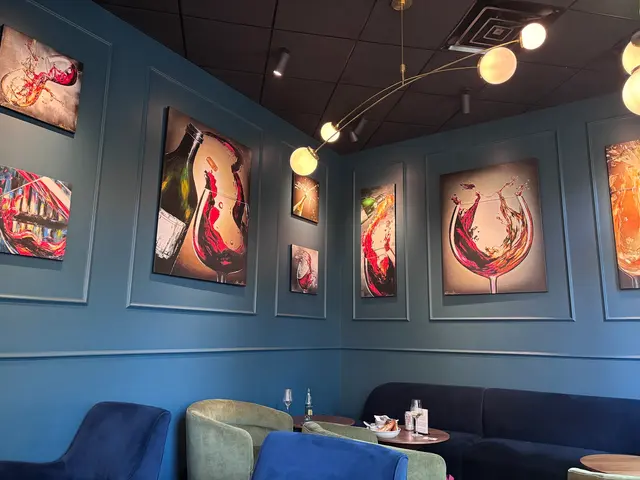 Q's Wine Bar — customer photo 8