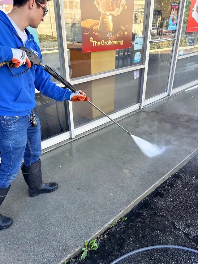 Dynamic Cleaning Services - Pressure washing — photo from the business 8