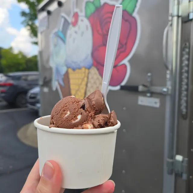 Surreal Creme Ice Cream Truck — customer photo 3