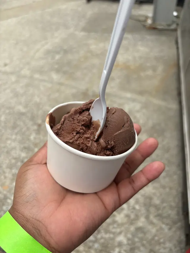Surreal Creme Ice Cream Truck — customer photo 11