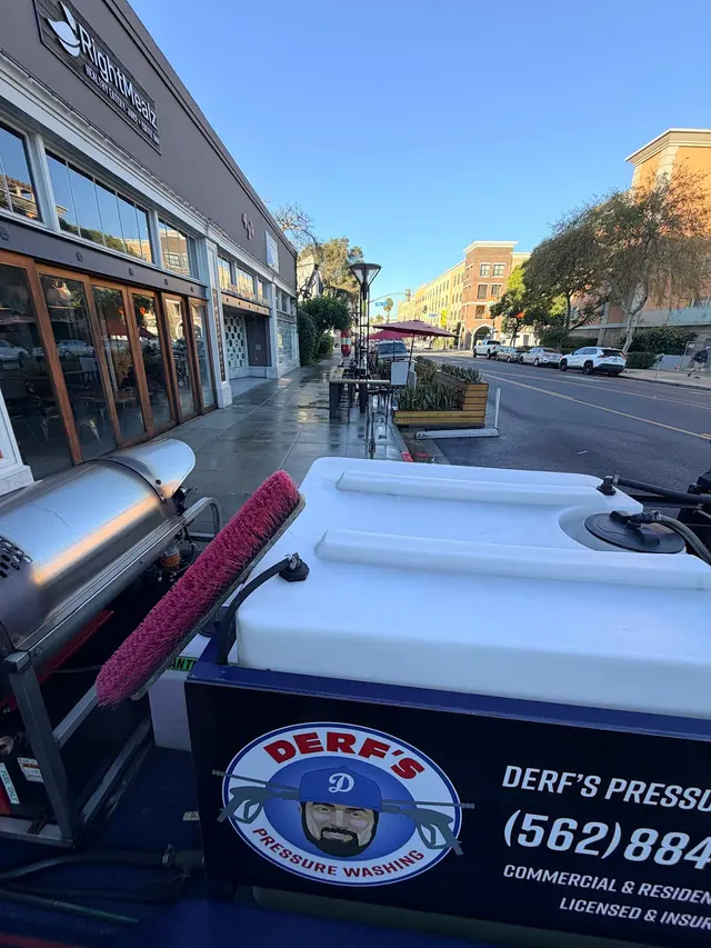 Derf's Pressure Washing — photo from the business 4