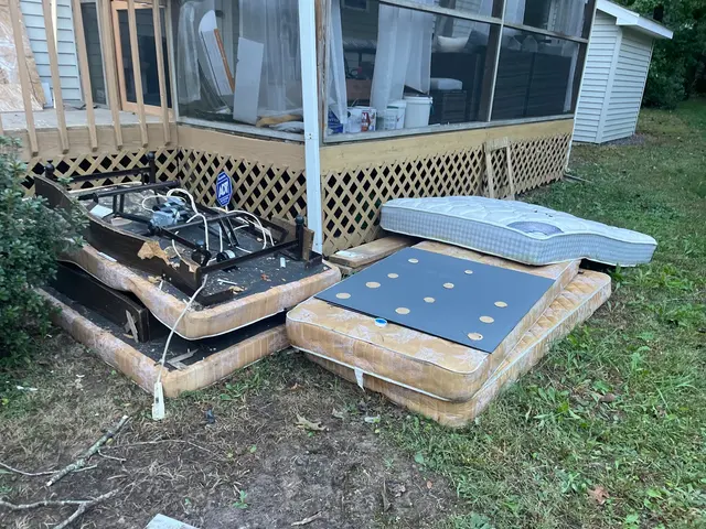 To the Max Junk Removal — photo from the business 3
