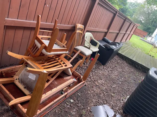 To the Max Junk Removal — photo from the business 6