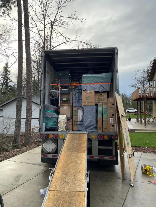 Cascade Moving & Logistics — photo from the business 2