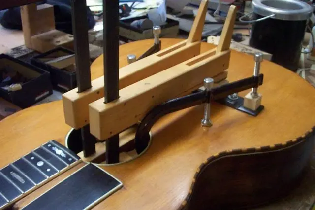 Rauen Guitars — photo from the business 6