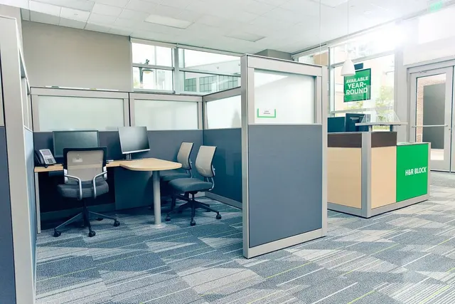 H&R Block — photo from the business 6