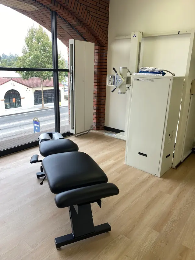 DK SPINE CHIROS — photo from the business 3