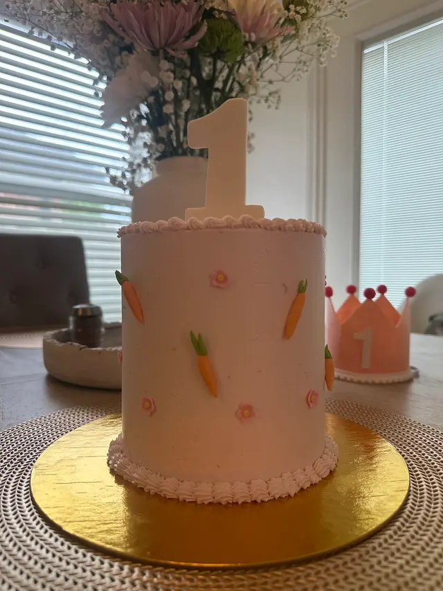 Customer photo of work by Glace Cakes, from Abigail Timberlake's review