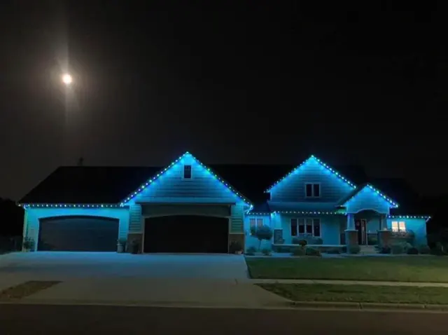 Vanguard Window Cleaning & Holiday Lighting — customer photo 5
