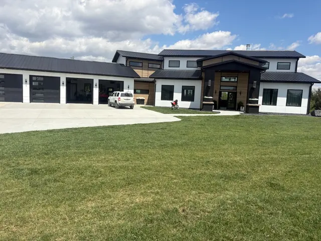 Vanguard Window Cleaning & Holiday Lighting — photo from the business 3