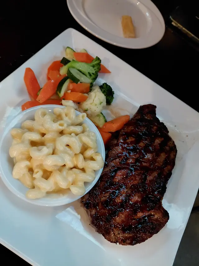 Mr. V's Bar and Grill — customer photo 3