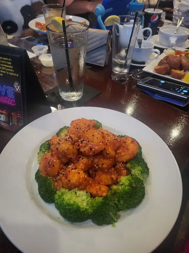 Mr. V's Bar and Grill — customer photo 4