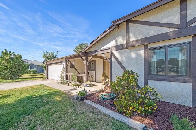 Amanda Vineyard-Gomez — photo from the business 12