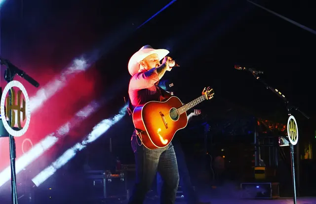 Hurricane Alley Live — photo from the business 8