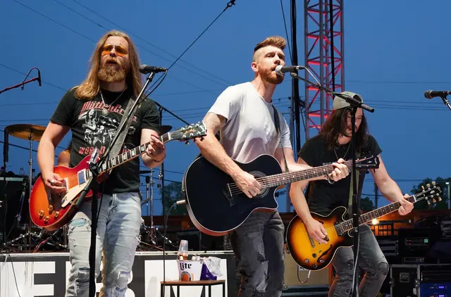 Hurricane Alley Live — photo from the business 9