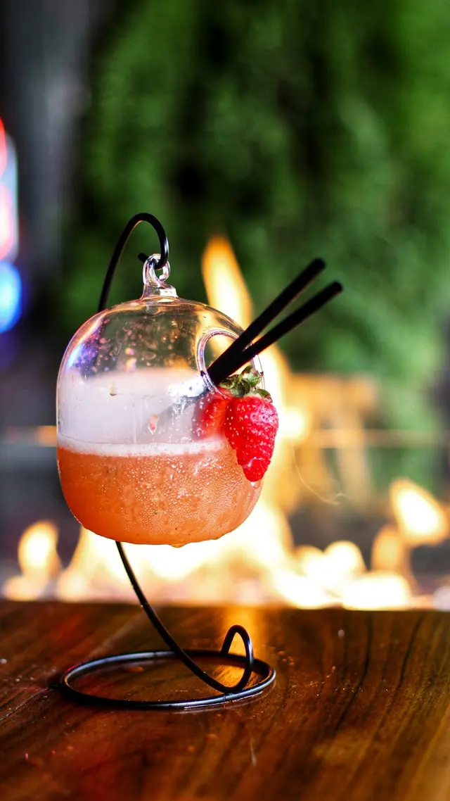 Red Bottle Bar & Cocktail Lounge — photo from the business 11