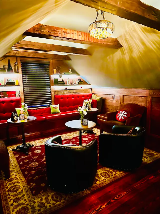 Quintana's Speakeasy — photo from the business 2