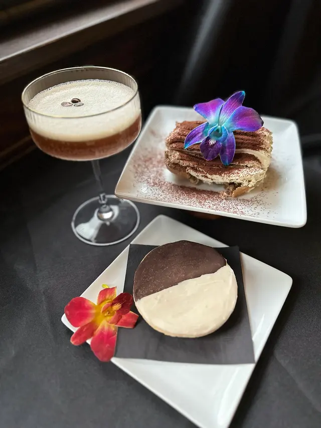 Quintana's Speakeasy — photo from the business 10