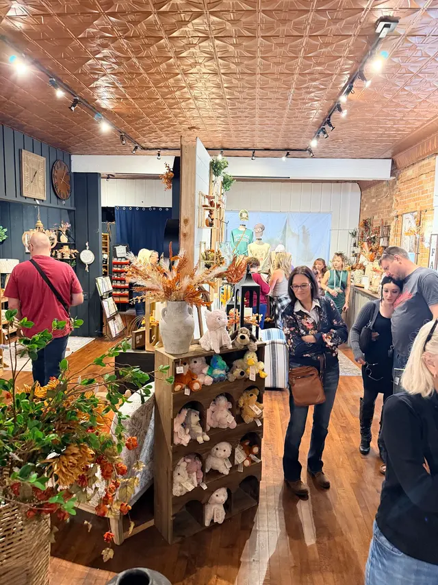 Rustic and Reclaimed Market — photo from the business 12
