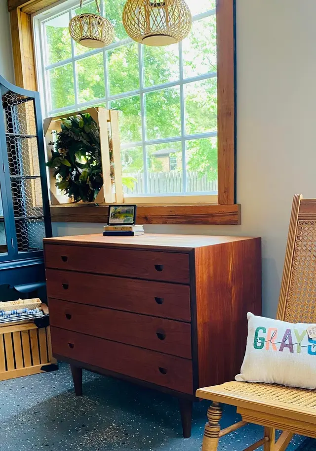 The 1908 Antiques, Gifts, Furniture Restoration — photo from the business 3